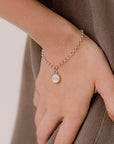 bracciale catenina argento piccolo ciondolo bottoncino madreperla bianca made in italy