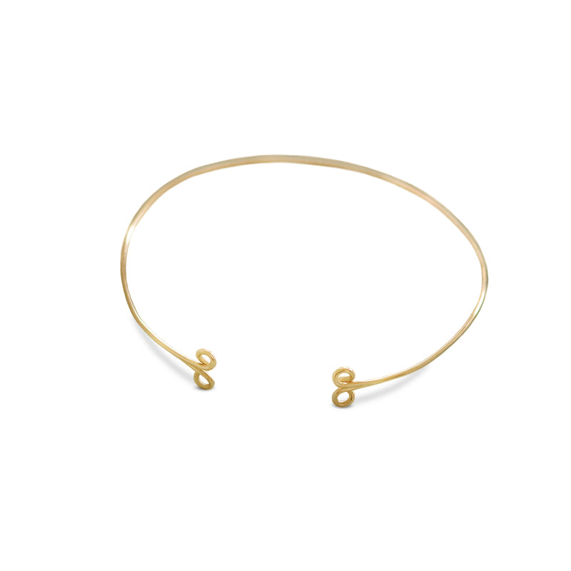 collana girocollo sottile aperta davanti oro giallo ghirigori made in italy