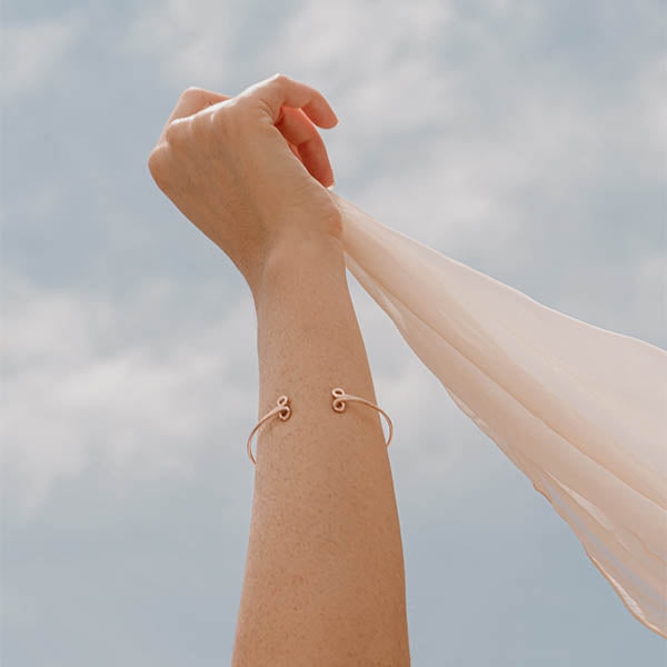 bracciale oro rosa aperto ghirigori fatto a mano italia